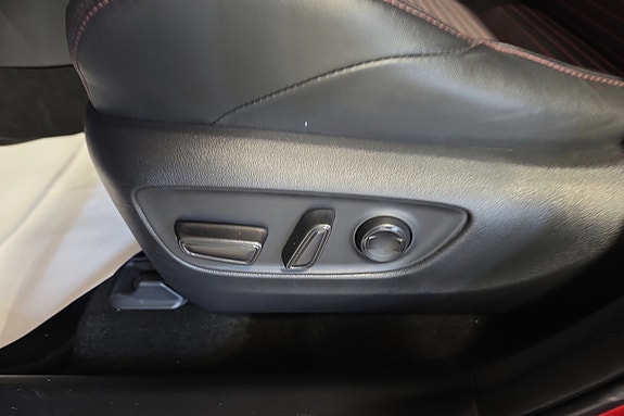 Toyota RAV4 Plug-in Hybrid 23 of 24