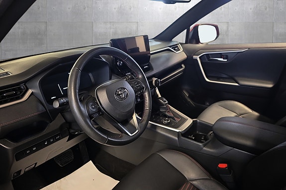 Toyota RAV4 Plug-in Hybrid 11 of 24