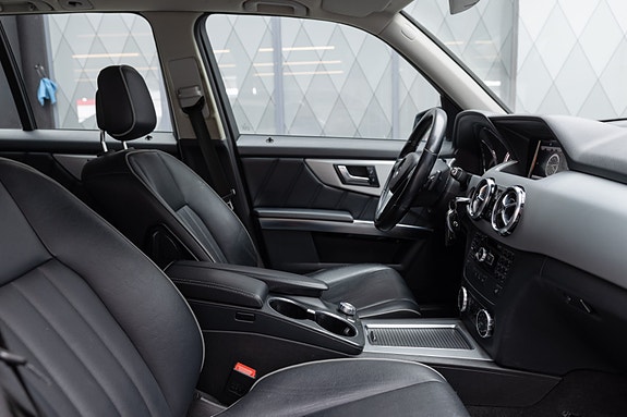 Mercedes-Benz GLK 25 of 25