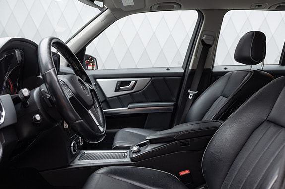 Mercedes-Benz GLK 17 of 25