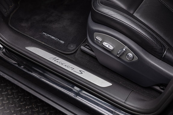 Porsche Macan S 16 of 30