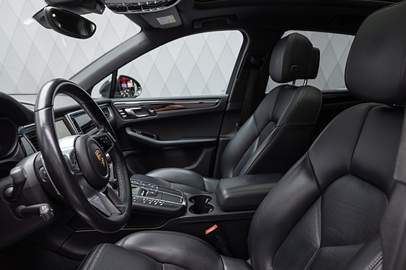 Porsche Macan S 22 of 30