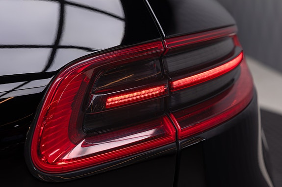 Porsche Macan S 6 of 30