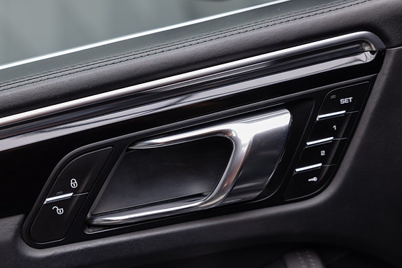 Porsche Macan S 14 of 30