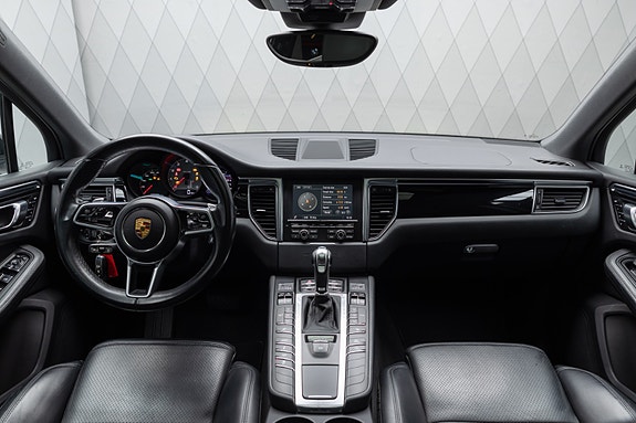 Porsche Macan S 17 of 30