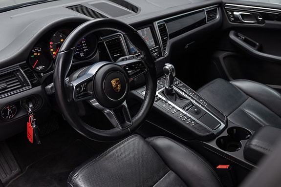 Porsche Macan S 21 of 30