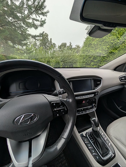 Hyundai IONIQ 16 of 18