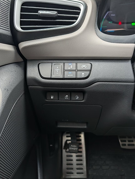 Hyundai IONIQ 18 of 18