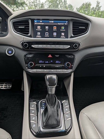 Hyundai IONIQ 17 of 18