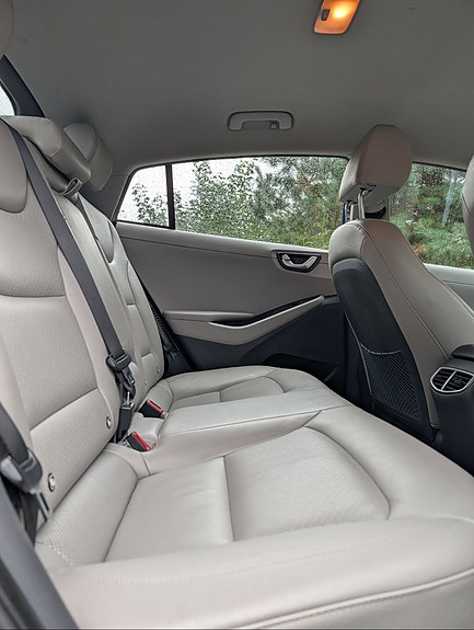 Hyundai IONIQ 12 of 18