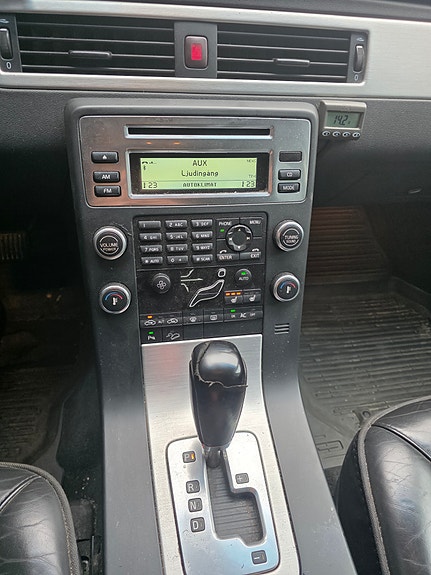 Volvo XC70 8 of 12