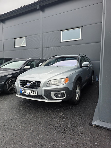 Volvo XC70 2 of 12