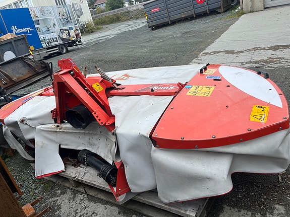 Kuhn frontmaskin selges! 3 of 4