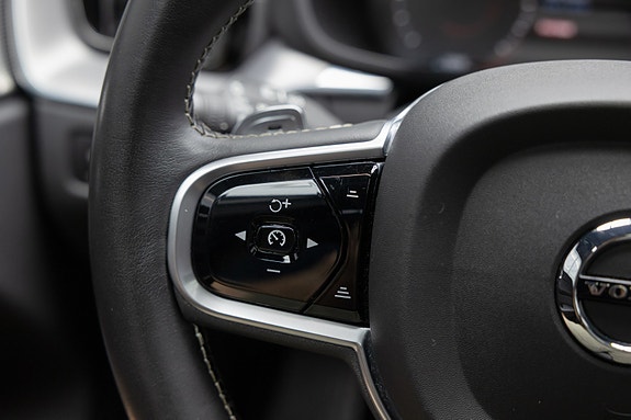 Volvo XC60 25 of 30