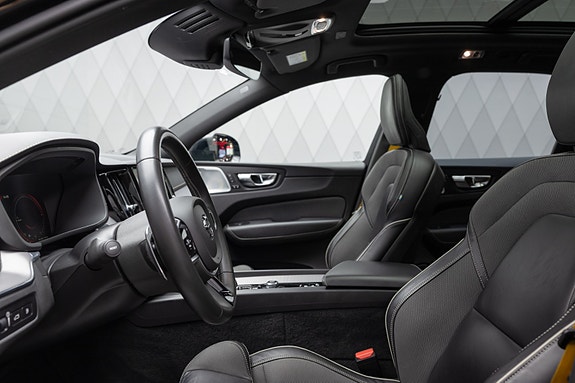 Volvo XC60 20 of 30