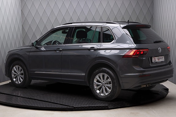 Volkswagen Tiguan 8 of 25