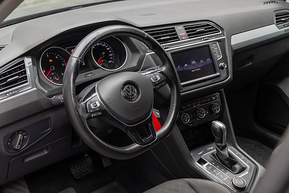 Volkswagen Tiguan 16 of 25