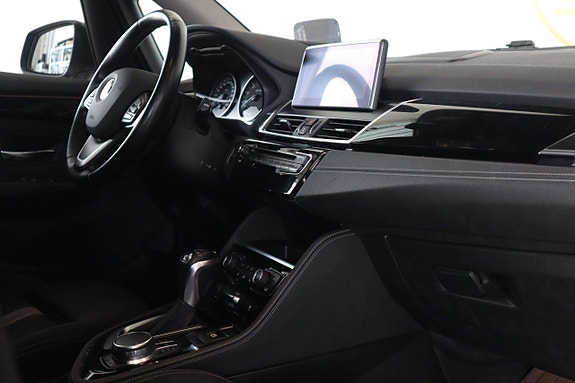BMW 225xe 8 of 17