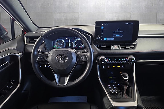 Toyota RAV4 Plug-in Hybrid 10 of 22