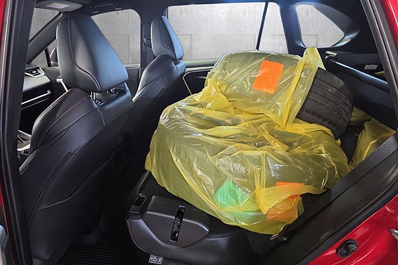 Toyota RAV4 Plug-in Hybrid 16 of 22