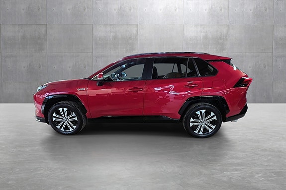 Toyota RAV4 Plug-in Hybrid 2 of 22