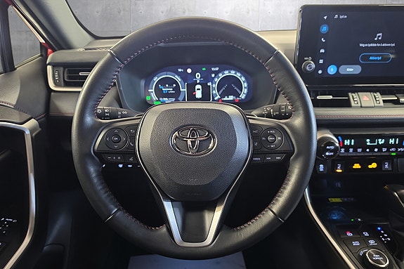 Toyota RAV4 Plug-in Hybrid 12 of 22