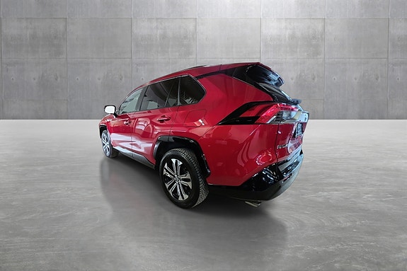 Toyota RAV4 Plug-in Hybrid 3 of 22