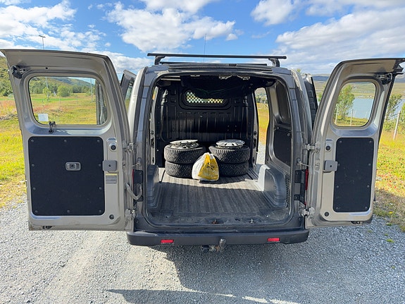 Nissan NV200 5 of 16