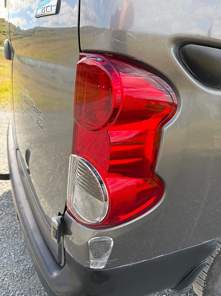 Nissan NV200 8 of 16