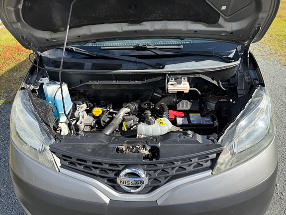 Nissan NV200 2 of 16