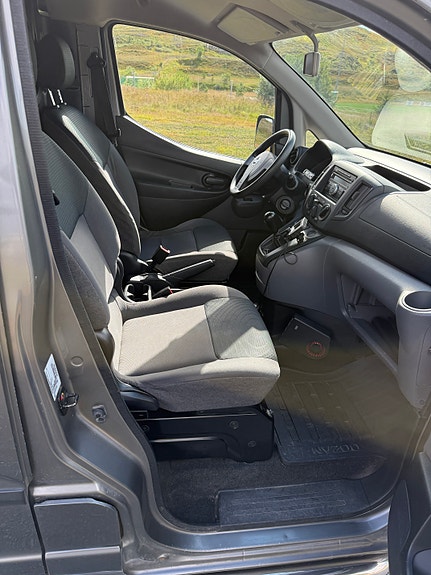 Nissan NV200 9 of 16