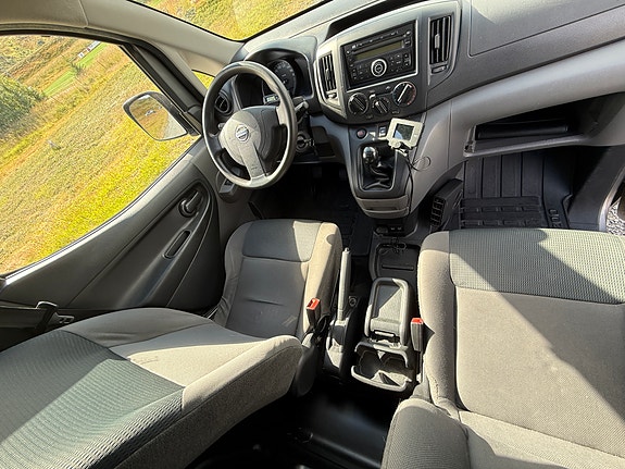 Nissan NV200 10 of 16