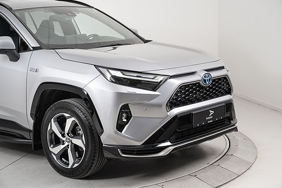 Toyota RAV4 3 of 27