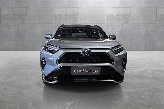 Toyota RAV4 Plug-in Hybrid 8 of 25