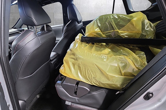Toyota RAV4 Plug-in Hybrid 16 of 25