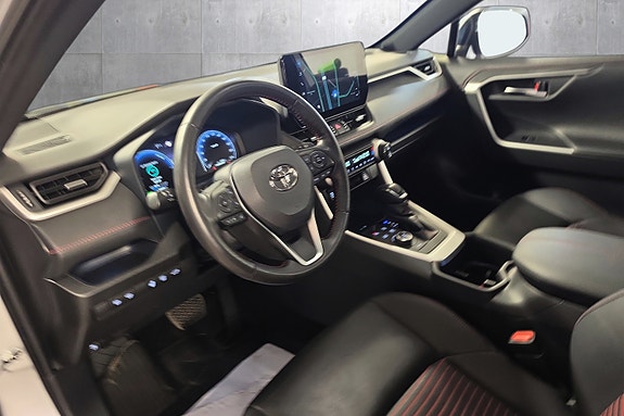 Toyota RAV4 Plug-in Hybrid 11 of 25