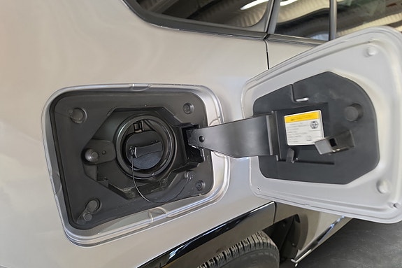 Toyota RAV4 Plug-in Hybrid 9 of 25