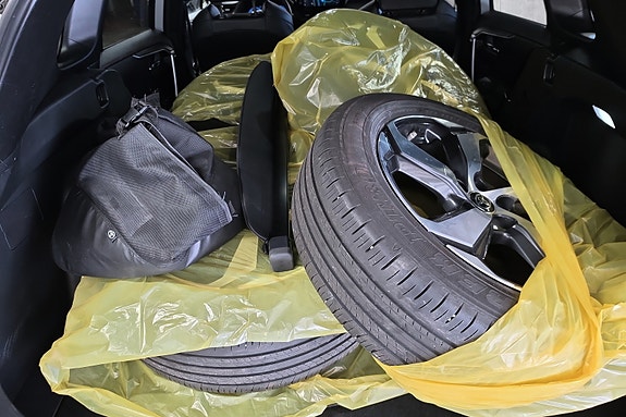 Toyota RAV4 Plug-in Hybrid 19 of 25