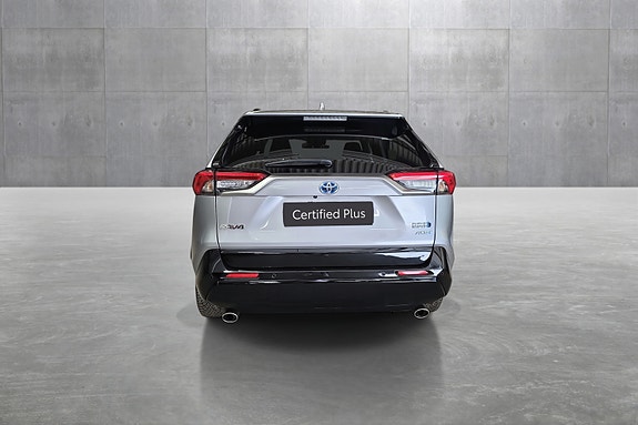 Toyota RAV4 Plug-in Hybrid 4 of 25