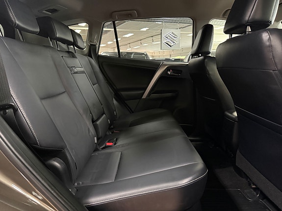 Toyota RAV4 14 of 30
