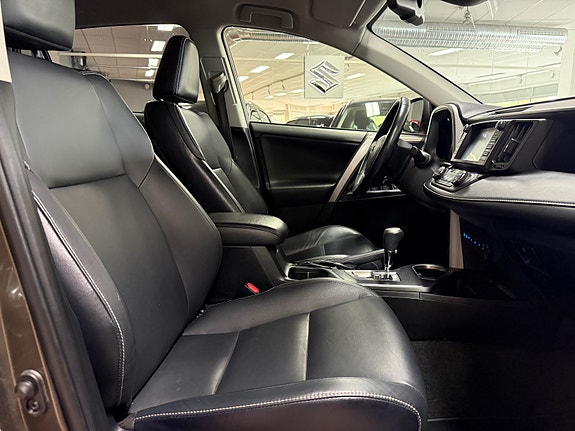 Toyota RAV4 15 of 30