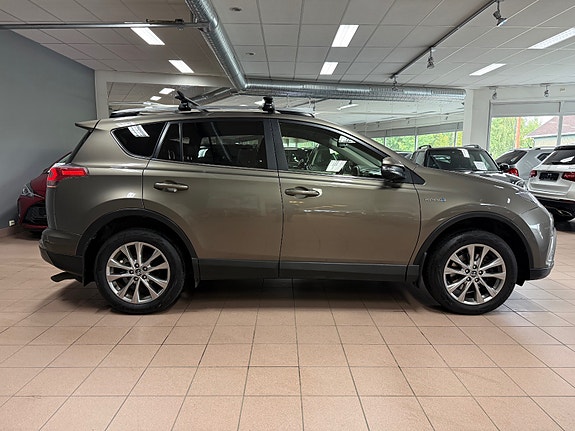 Toyota RAV4 7 of 30