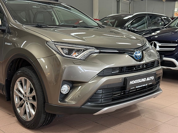 Toyota RAV4 18 of 30