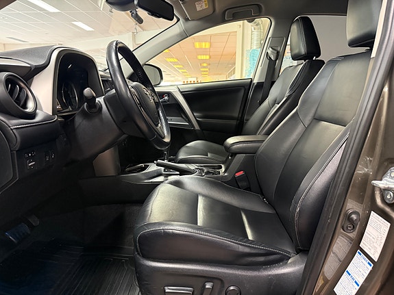 Toyota RAV4 19 of 30