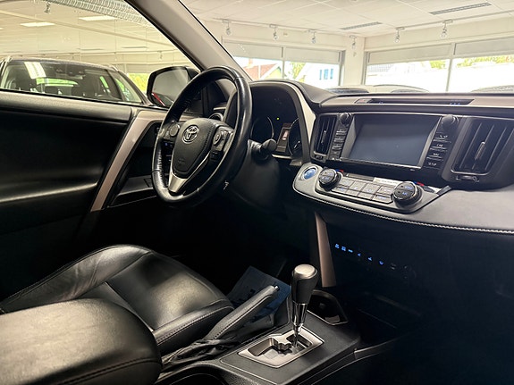 Toyota RAV4 16 of 30