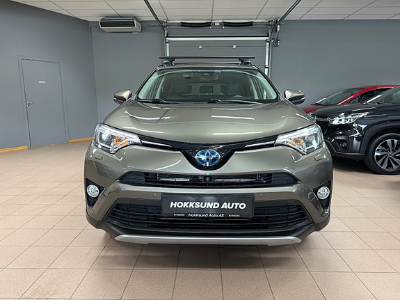 Toyota RAV4 4 of 30
