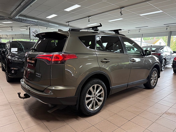 Toyota RAV4 8 of 30