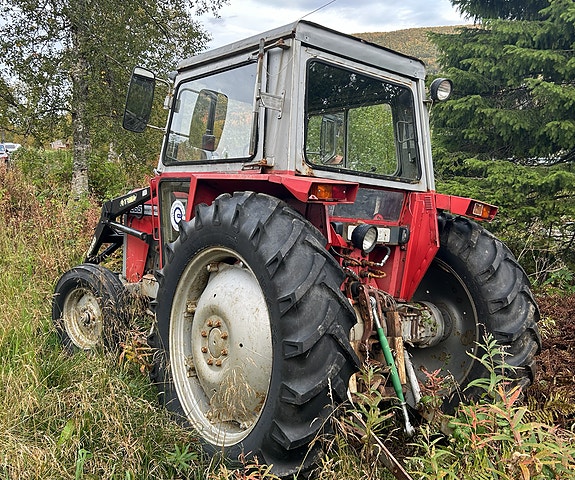 Massey Ferguson 565 2 of 3
