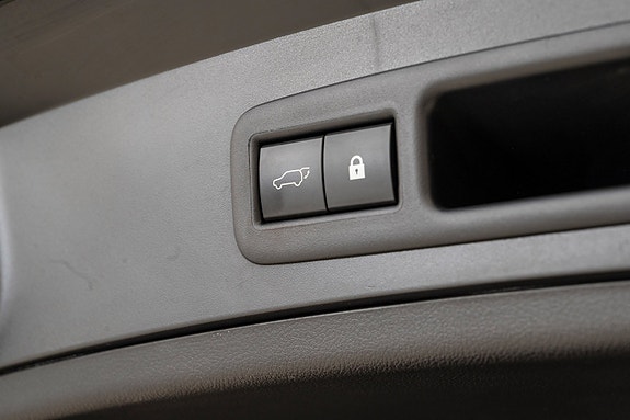 Lexus UX300e 21 of 25