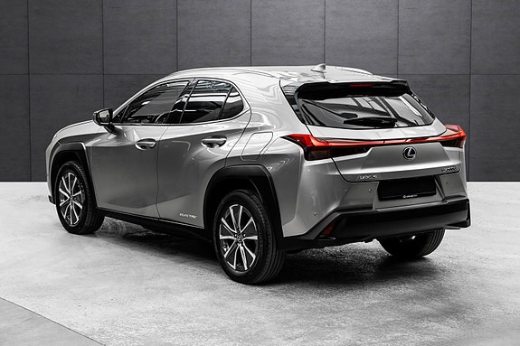 Lexus UX300e 4 of 25